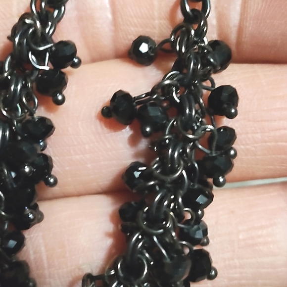 VINTAGE TINY BEADED BLACK CLUSTERED DANGLE GUNMETAL CHAIN 21" NECKLACE - Picture 5 of 10